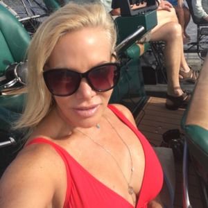 Meet your Posher, Leslye